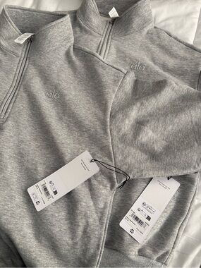 ALO Yoga Men's Light Grey Zip-Up Pullover